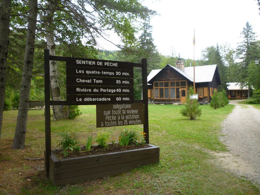 Riviere Petit Saguenay Villa Exterior foto